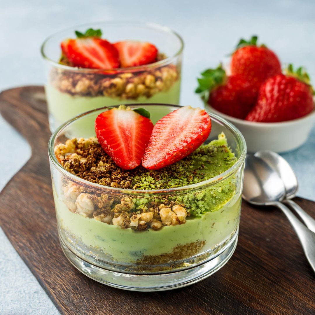 Tiramisu Vegan au Matcha et Fraises avec Granola Image