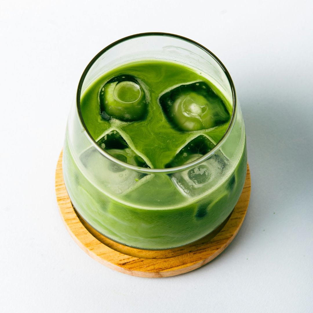verre de matcha latte glace Image